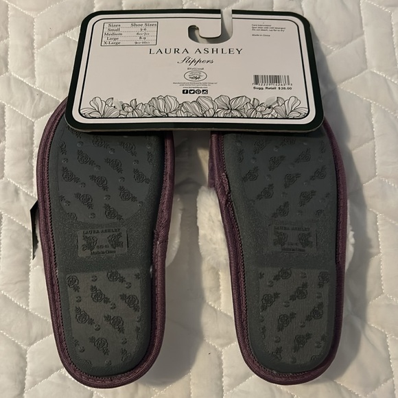 Laura Ashley Memory Foam Slippers Small (5-6) NWT - Picture 2 of 2